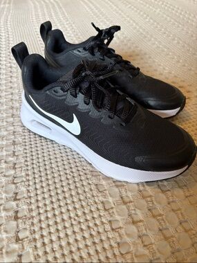 Black and white Nike air max